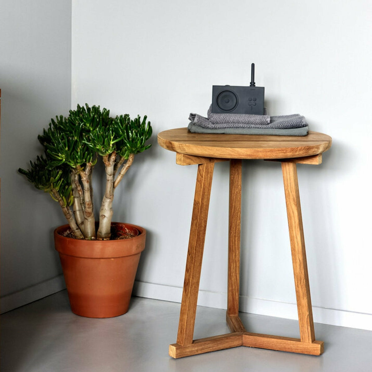 Table d'appoint en teck S Tripod - Ethnicraft Accessories - The Cool Republic