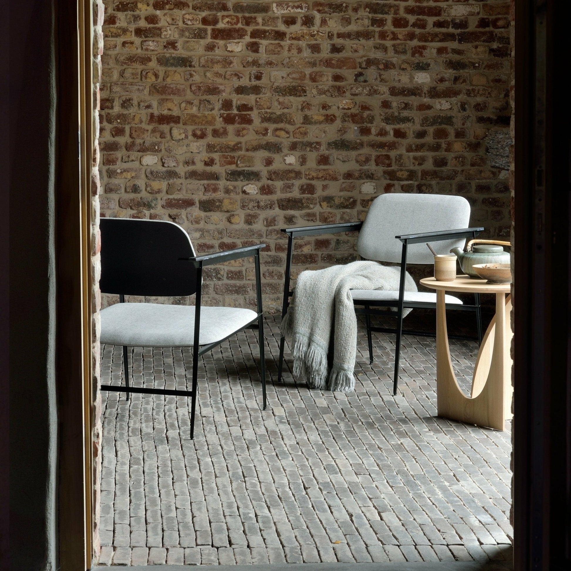 Table d'appoint géométrique en chêne - Ethnicraft Accessories - The Cool Republic