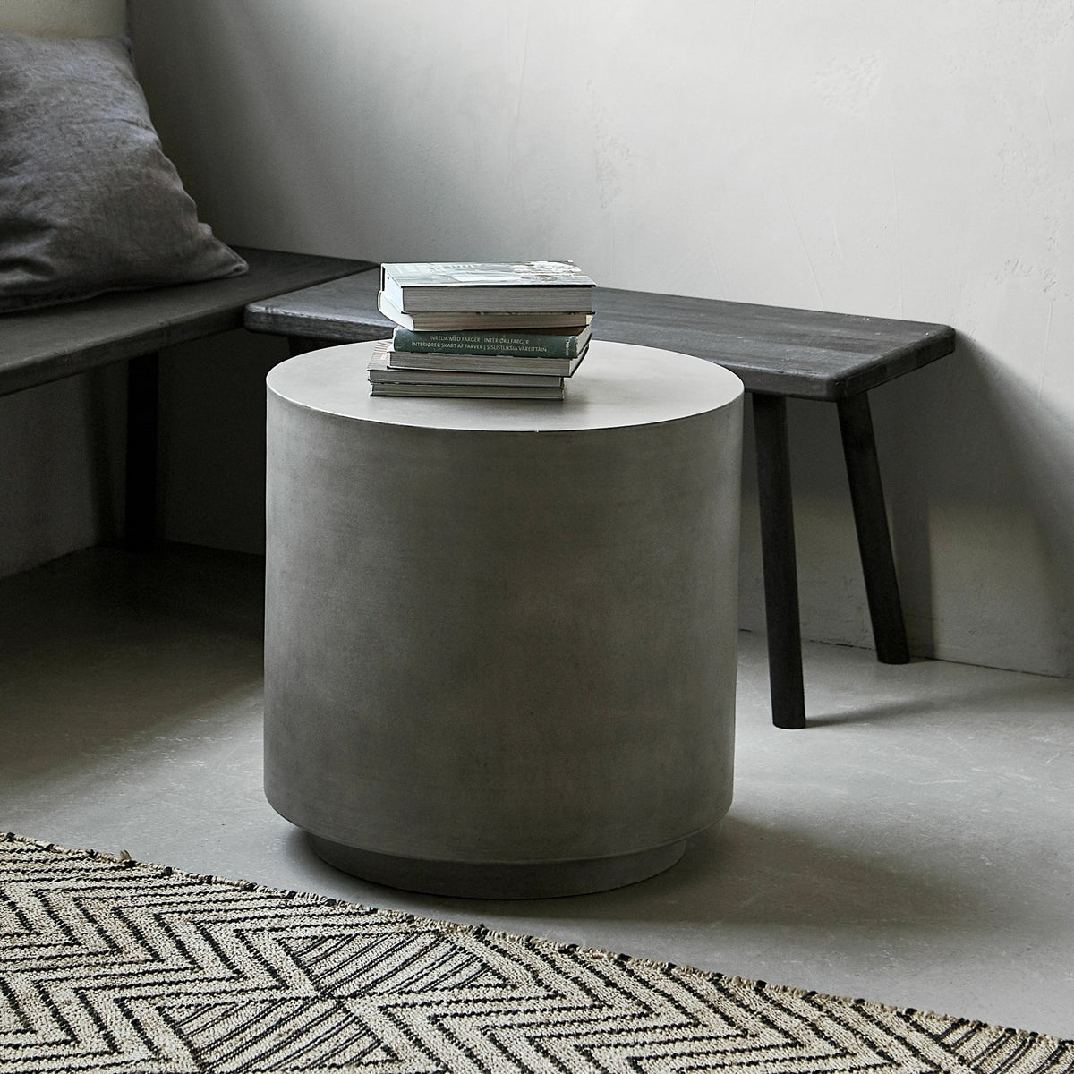 Table d'appoint grise en béton Out - House Doctor - The Cool Republic