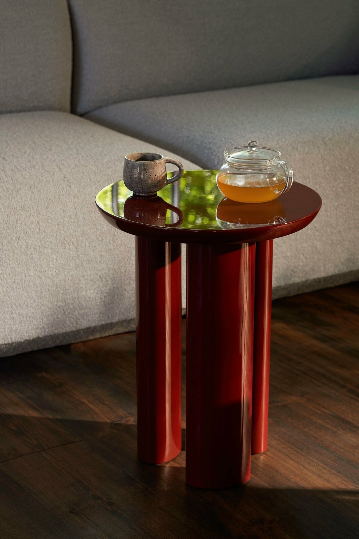 Table d'appoint laquée bordeaux Tung JA3 - &tradition - The Cool Republic