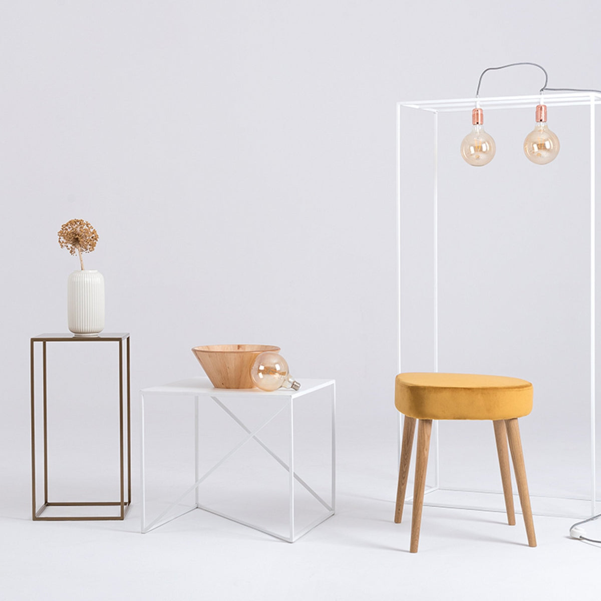 Table d'appoint Memo blanche - Custom Form - The Cool Republic