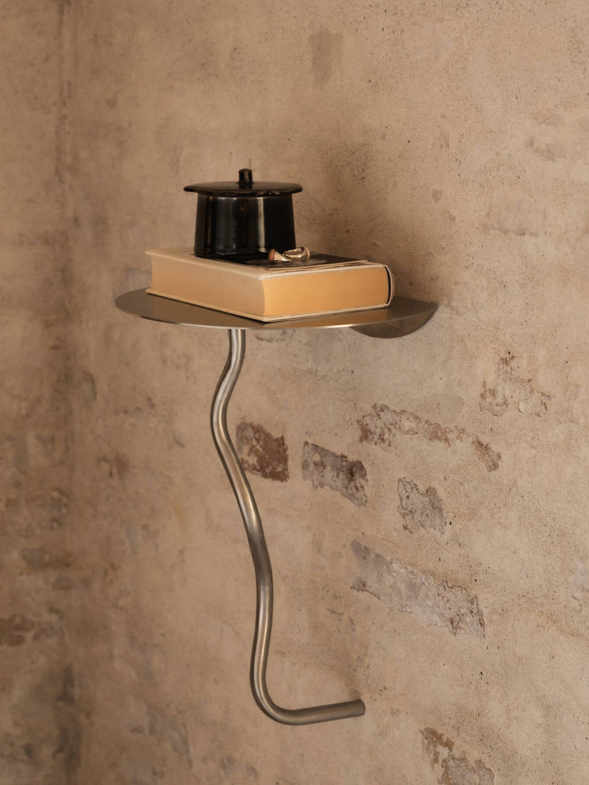 Table d'appoint murale en acier inoxydable 30 x 25,1 x 43,5 cm Curvature - Ferm Living - The Cool Republic
