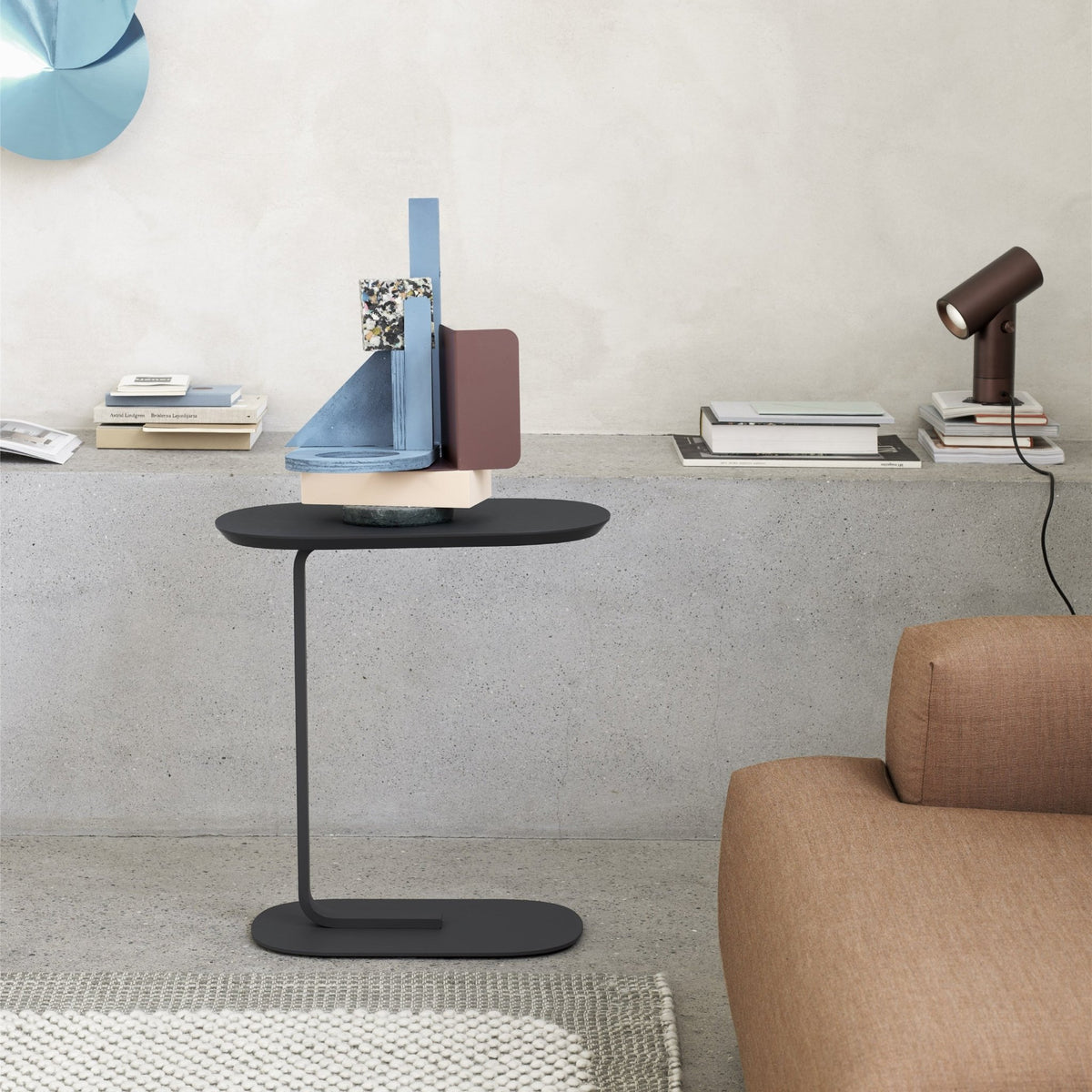 Table d'appoint noire plateau en chêne Relate - Muuto - The Cool Republic