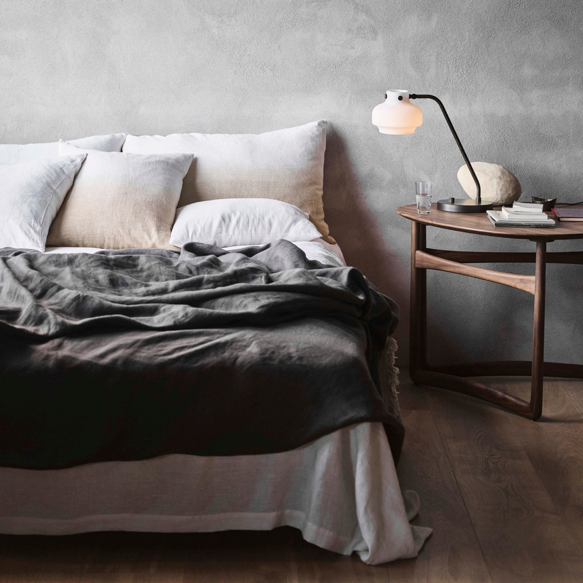 Table d'appoint pliable en chêne marron Drop Leaf HM5 - &tradition - The Cool Republic