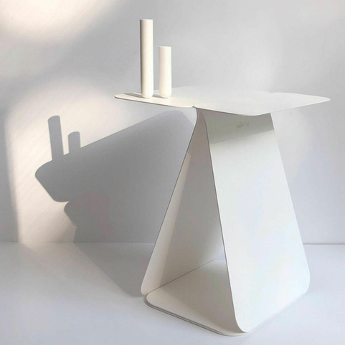 Table d'appoint rectangulaire en acier blanc mat Youmy - Mlle Jo - The Cool Republic
