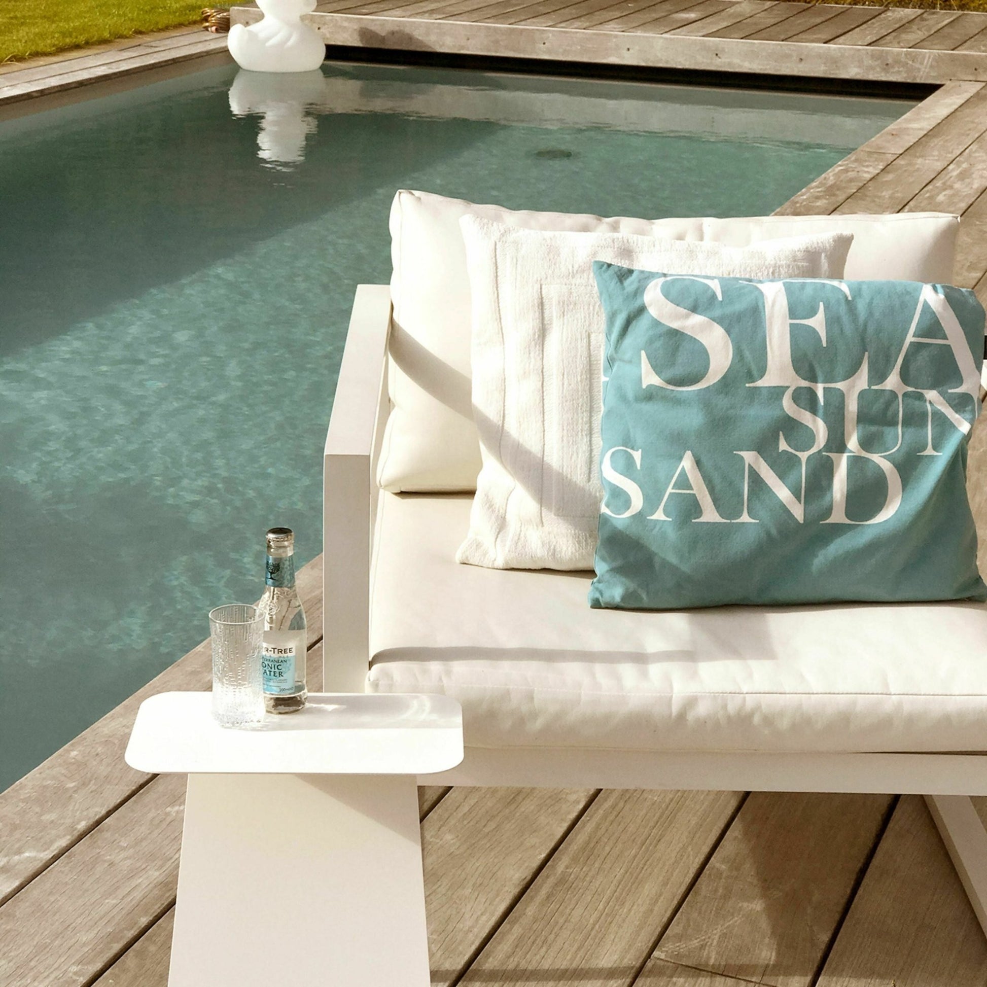 Table d'appoint rectangulaire en acier blanc mat Youmy - Mlle Jo - The Cool Republic