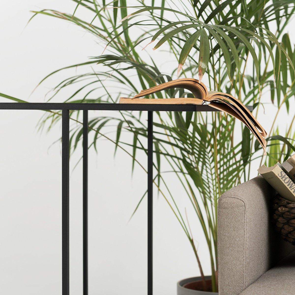 Table d'appoint rectangulaire en métal noir Sider - Custom Form - The Cool Republic