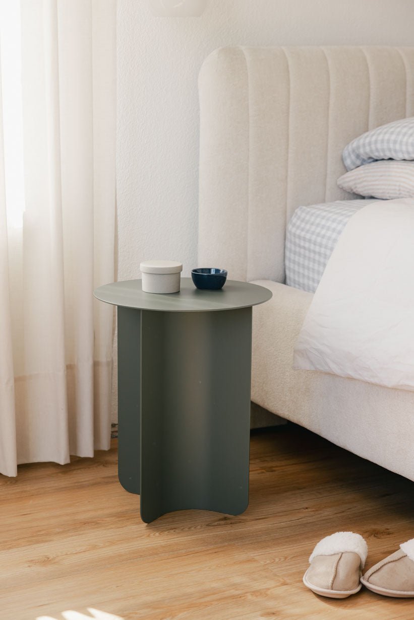 Table d'appoint ronde en acier vert 40x50cm Yaro - Metallbude - The Cool Republic