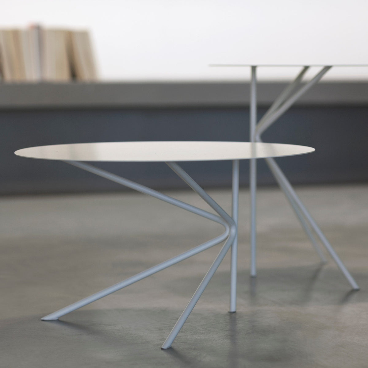 Table d'appoint rouge Twin Alto - Meme Design - The Cool Republic