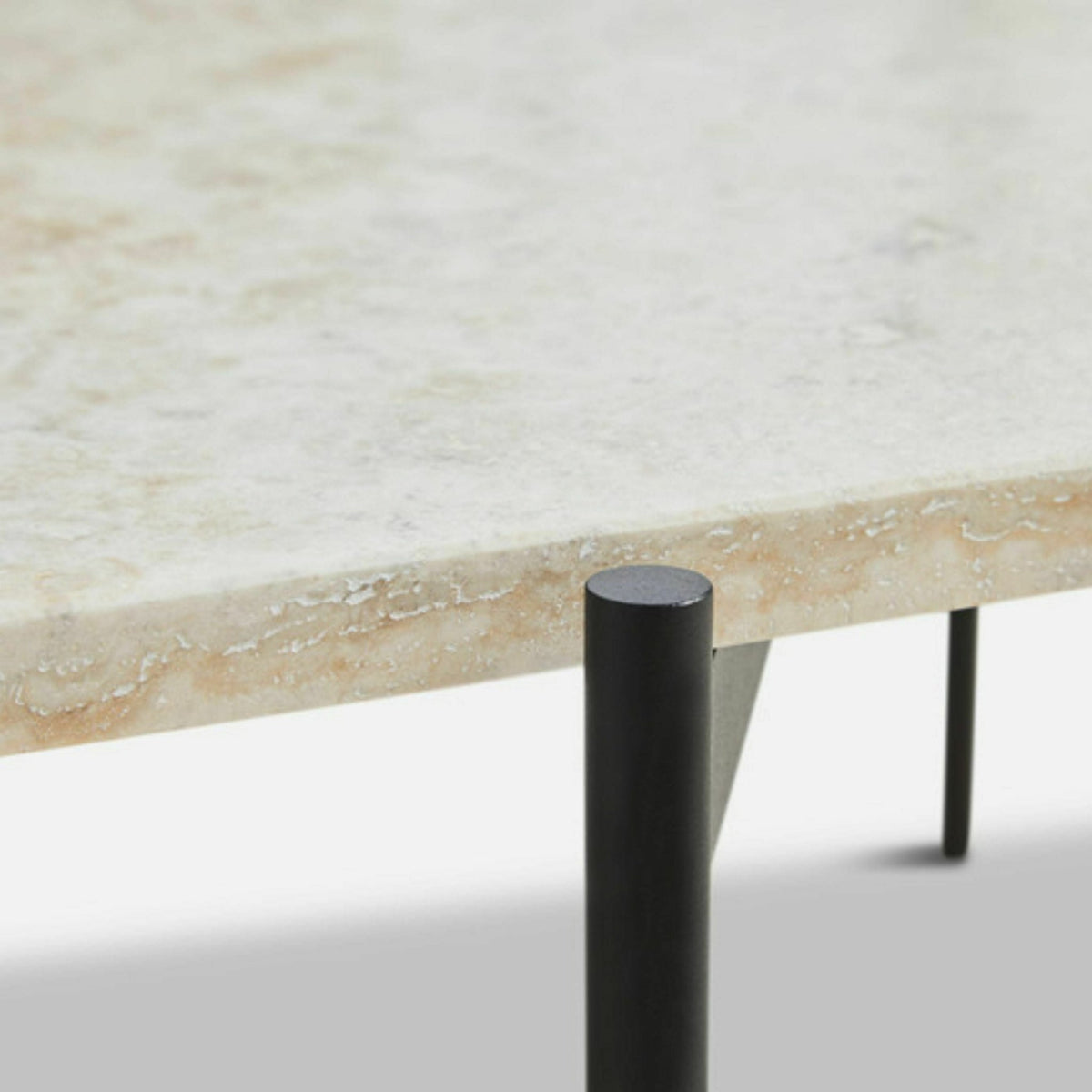Table d'appoint travertin ivoire 95 x 54 cm La Terra - Woud - The Cool Republic