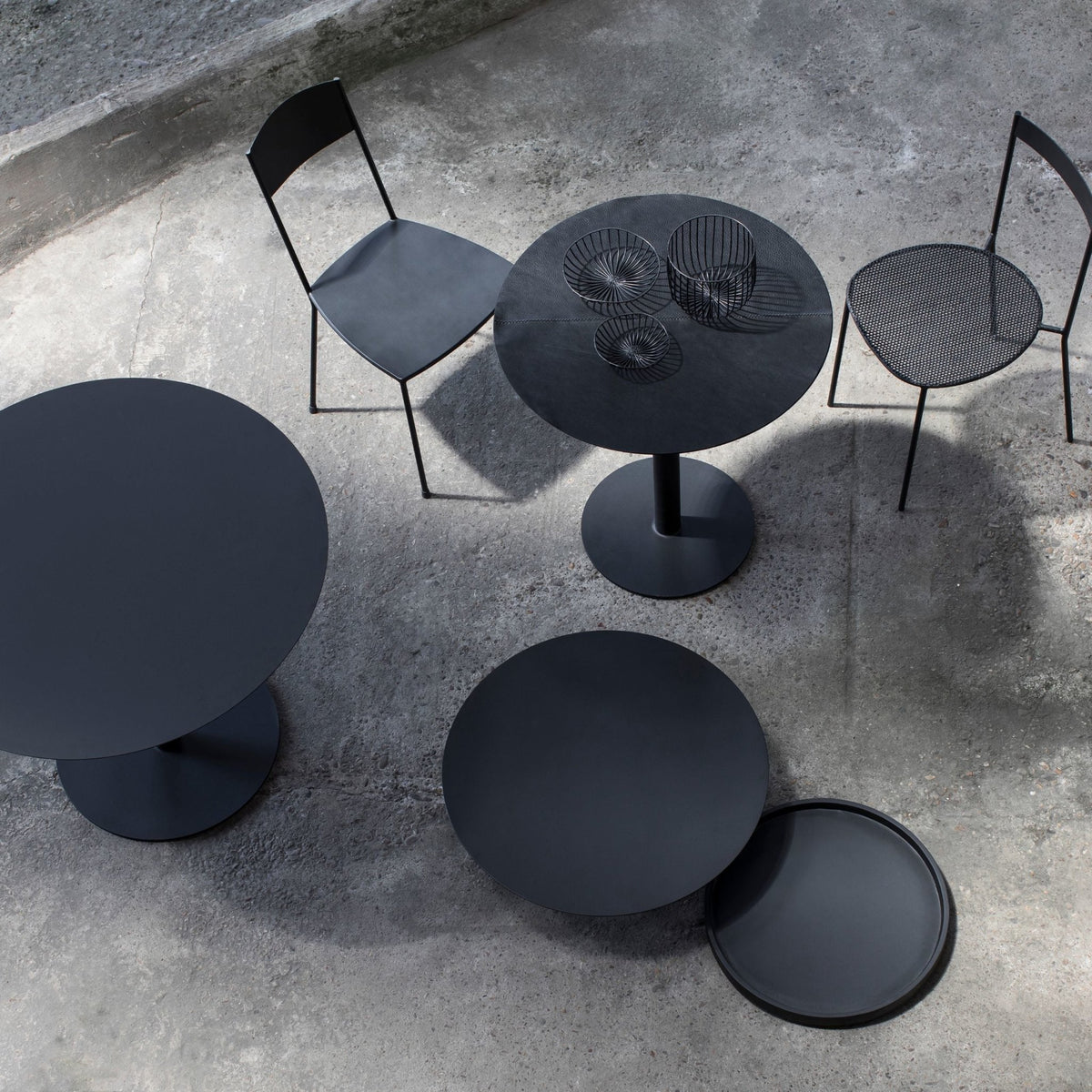 Table de Bistrot noire ronde 70 cm - Serax - The Cool Republic
