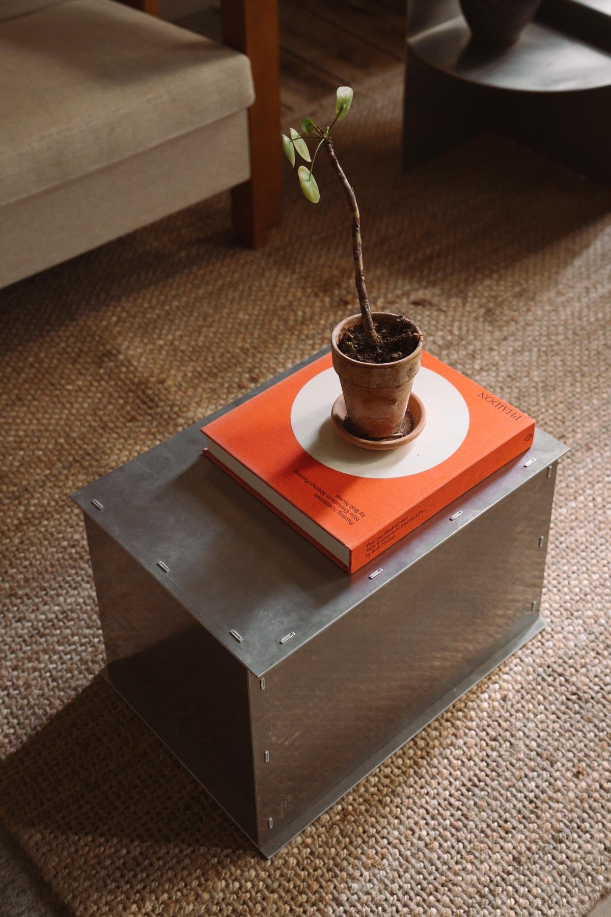 Table de chevet en aluminium 32,8 x 33,8 x 48,1 cm Rivet - Frama - The Cool Republic