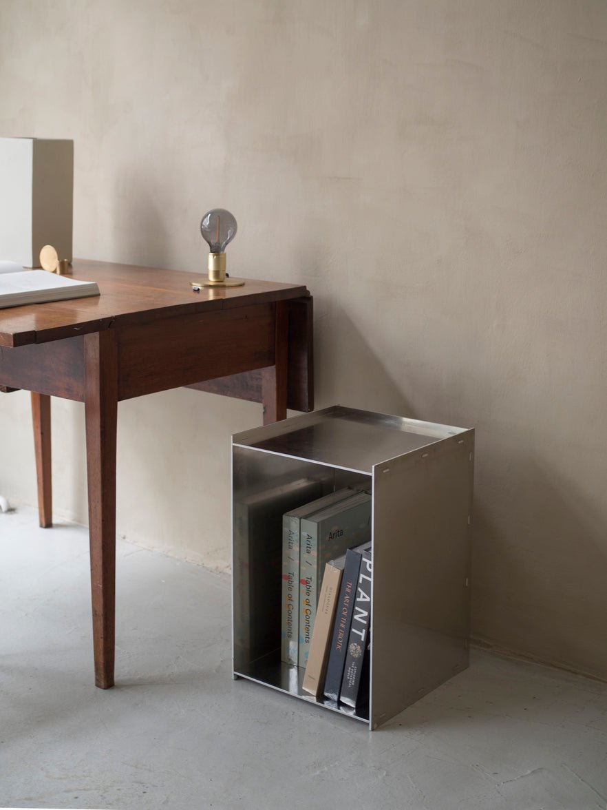 Table de chevet en aluminium 32,8 x 33,8 x 48,1 cm Rivet - Frama - The Cool Republic