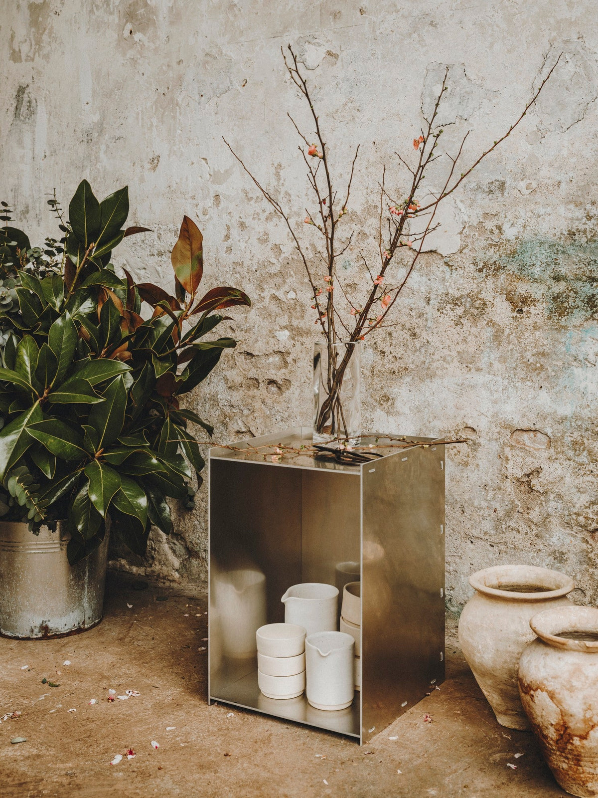 Table de chevet en aluminium 32,8 x 33,8 x 48,1 cm Rivet - Frama - The Cool Republic