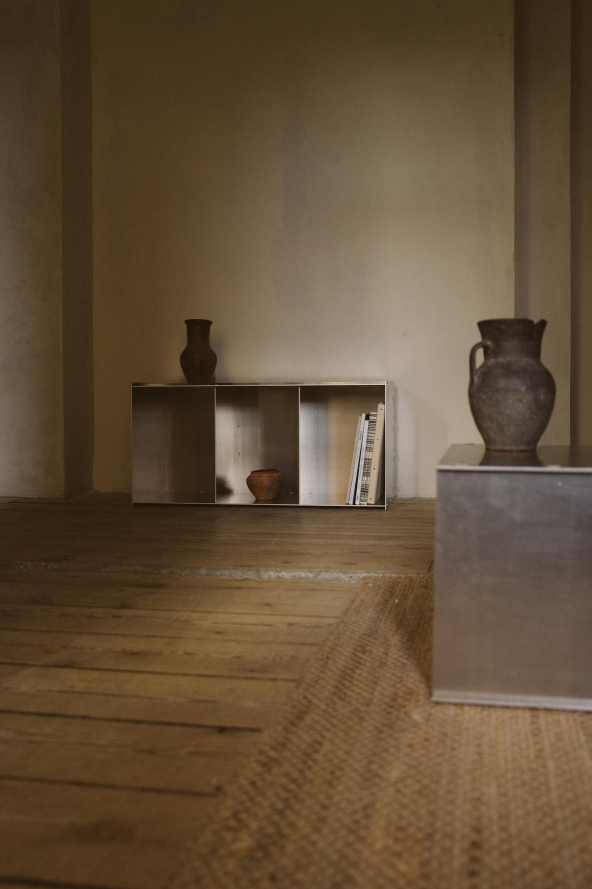 Table de chevet en aluminium 32,8 x 33,8 x 48,1 cm Rivet - Frama - The Cool Republic