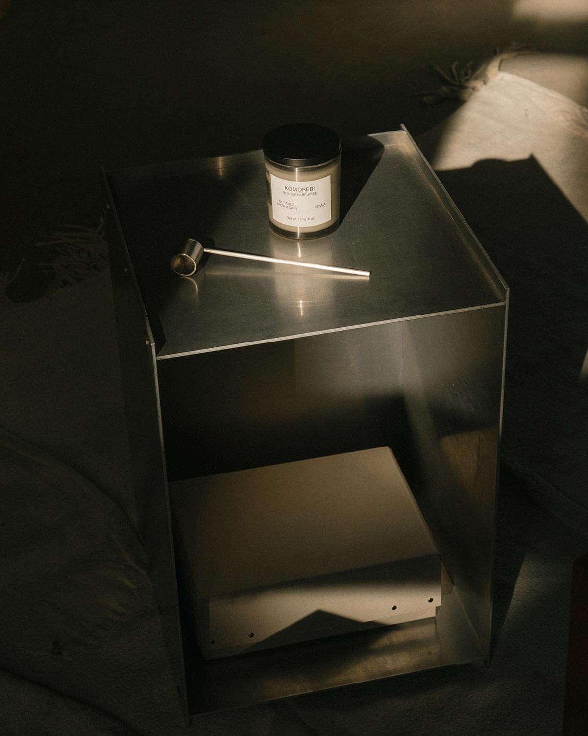 Table de chevet en aluminium 32,8 x 33,8 x 48,1 cm Rivet - Frama - The Cool Republic