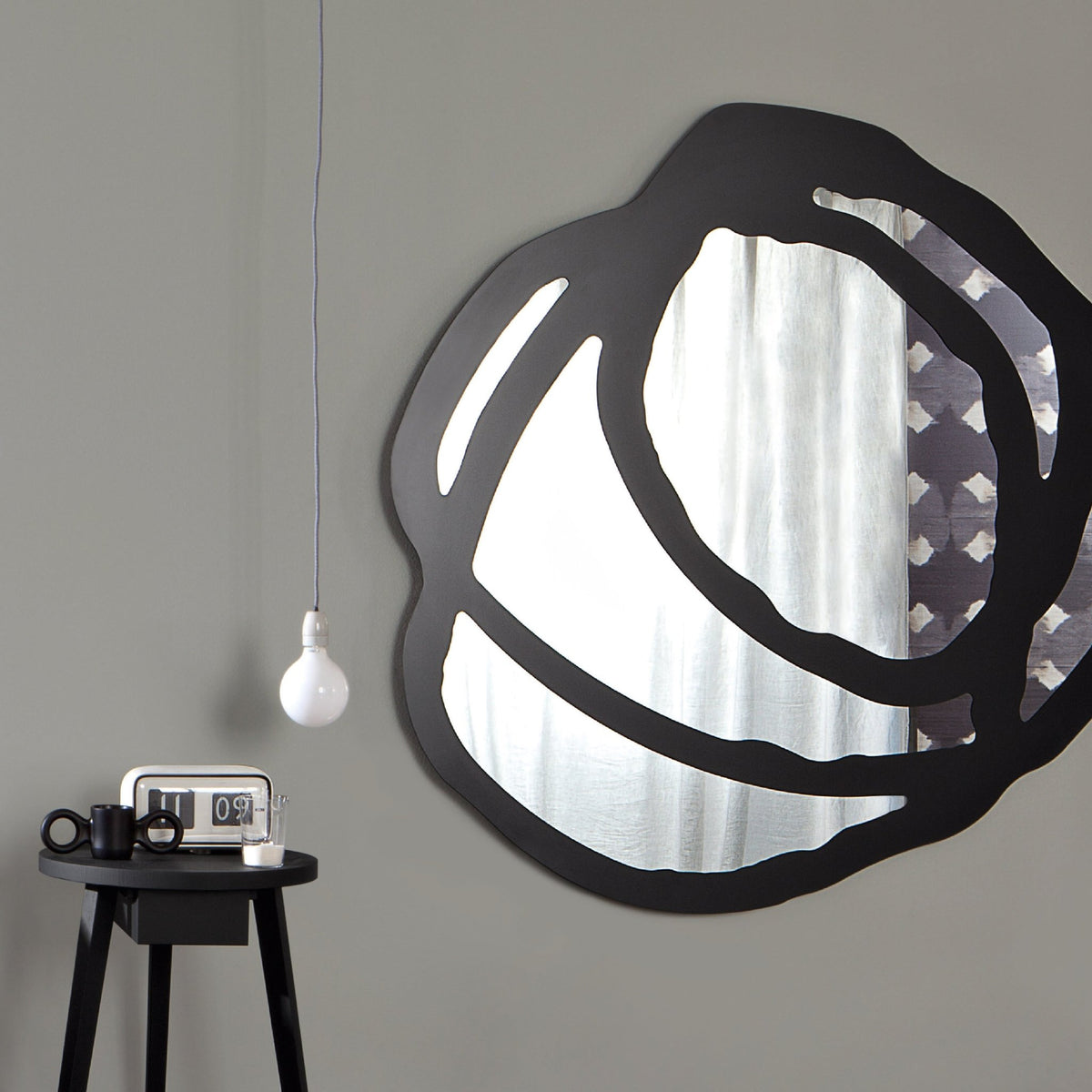 Table de chevet en noyer Gray 45 - Gervasoni - The Cool Republic