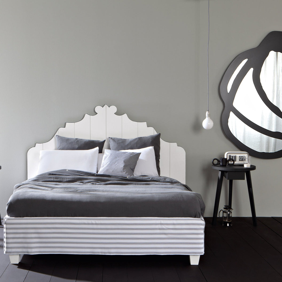 Table de chevet laqué blanc Gray 45 - Gervasoni - The Cool Republic