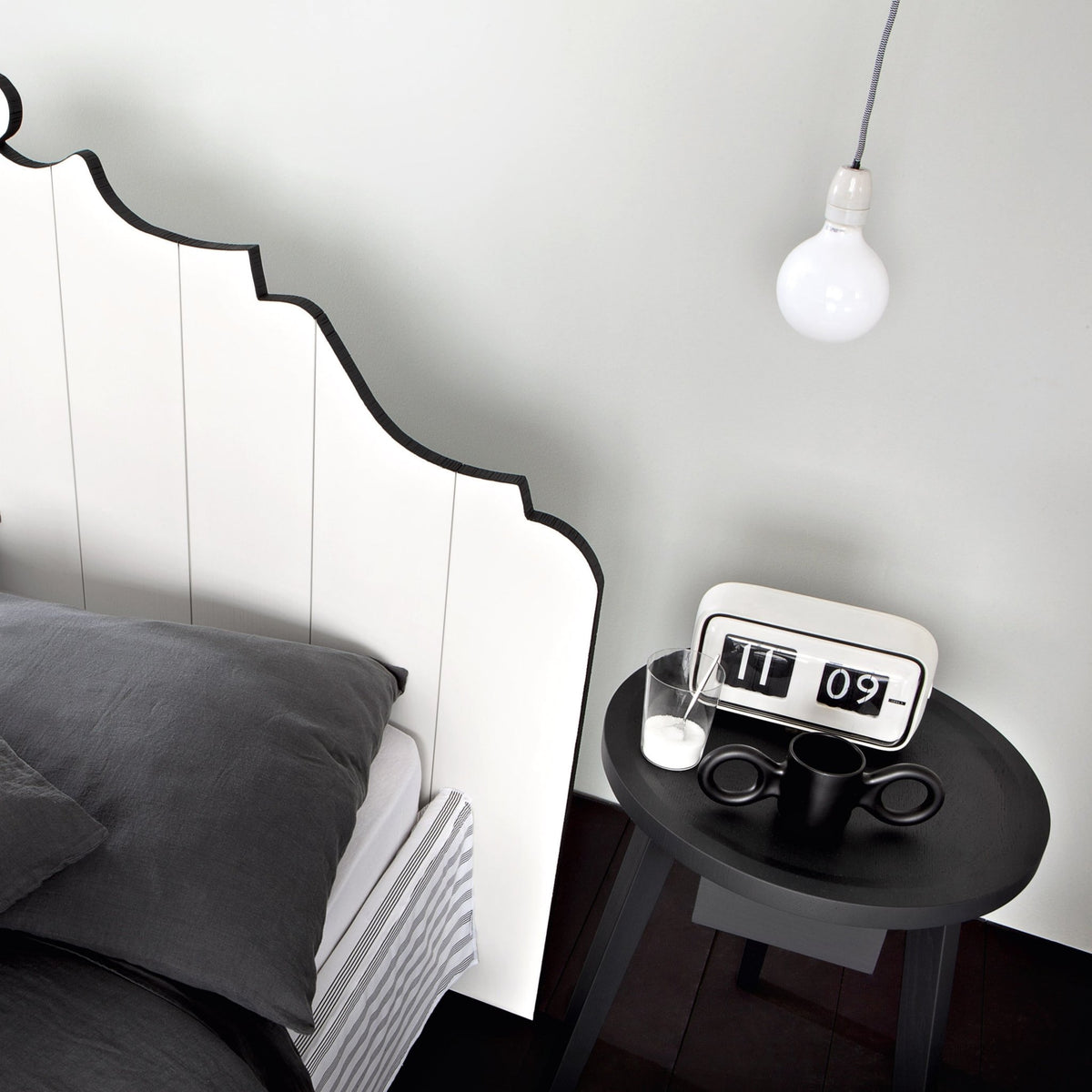 Table de chevet laqué blanc Gray 45 - Gervasoni - The Cool Republic