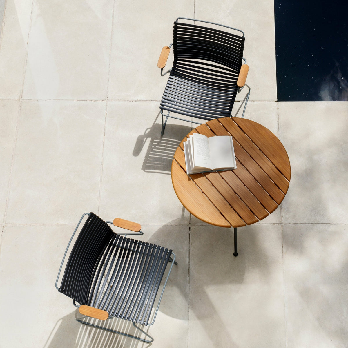 Table de jardin en bambou CIRCUM - Houe - The Cool Republic