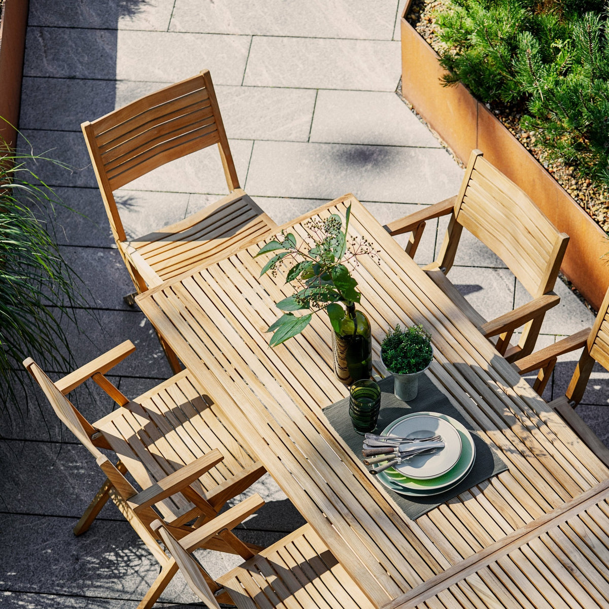 Table de jardin en teck Flip - Cane-Line - The Cool Republic