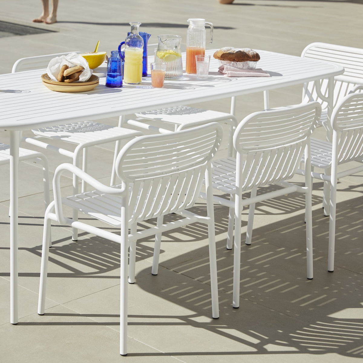 Table de jardin rectangulaire bleue 220 cm Week-End - Petite Friture - The Cool Republic