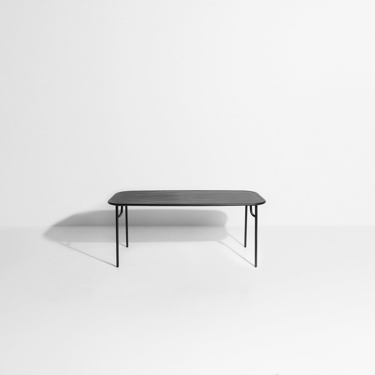 Table de jardin rectangulaire noire 180 cm Week-End - Petite Friture - The Cool Republic