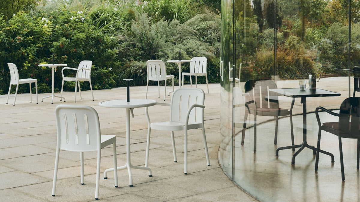 Table de jardin ronde en aluminium laqué blanc cassé 55x74cm Deville - HAY - The Cool Republic