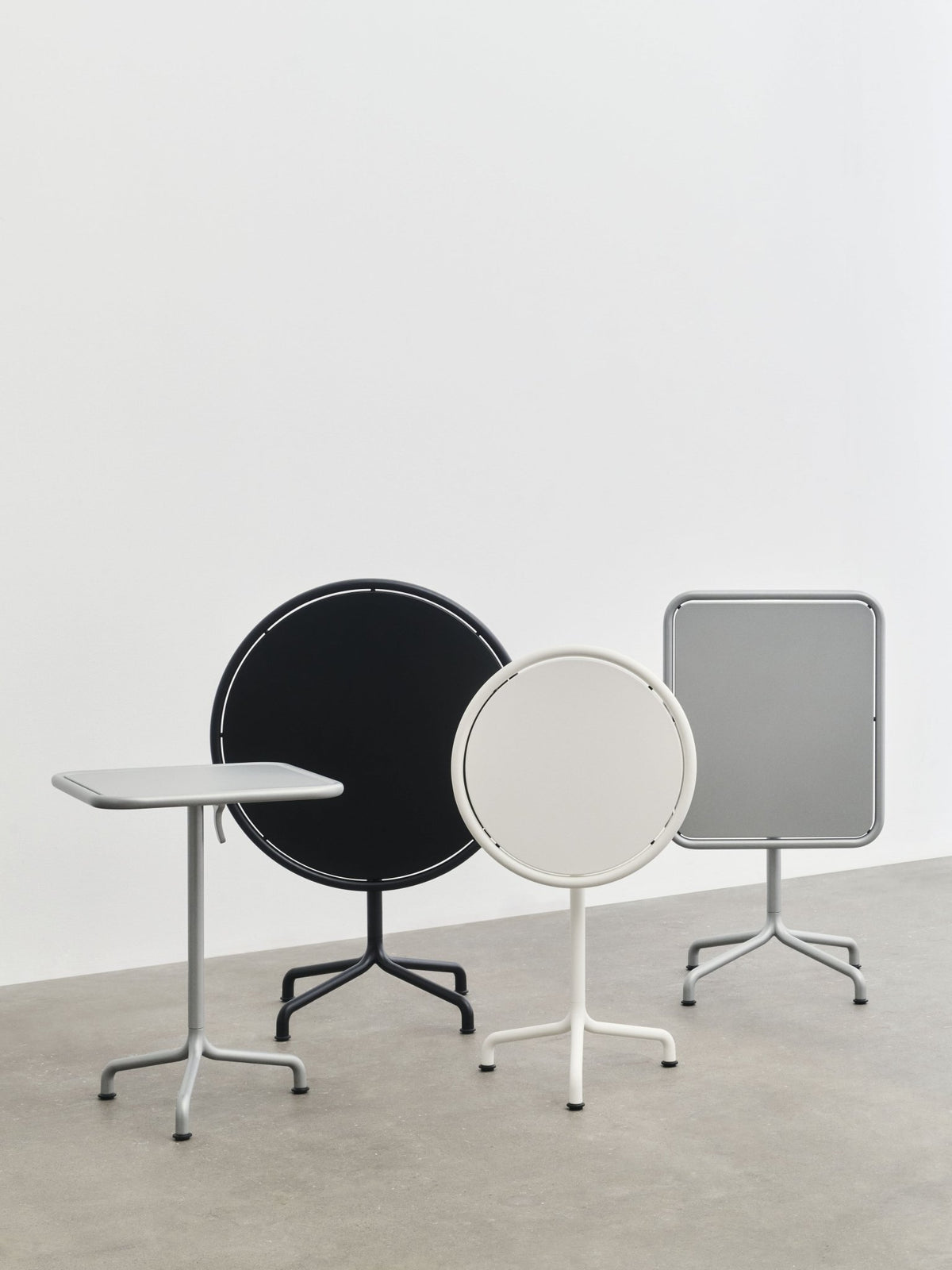 Table de jardin ronde en aluminium laqué blanc cassé 55x74cm Deville - HAY - The Cool Republic
