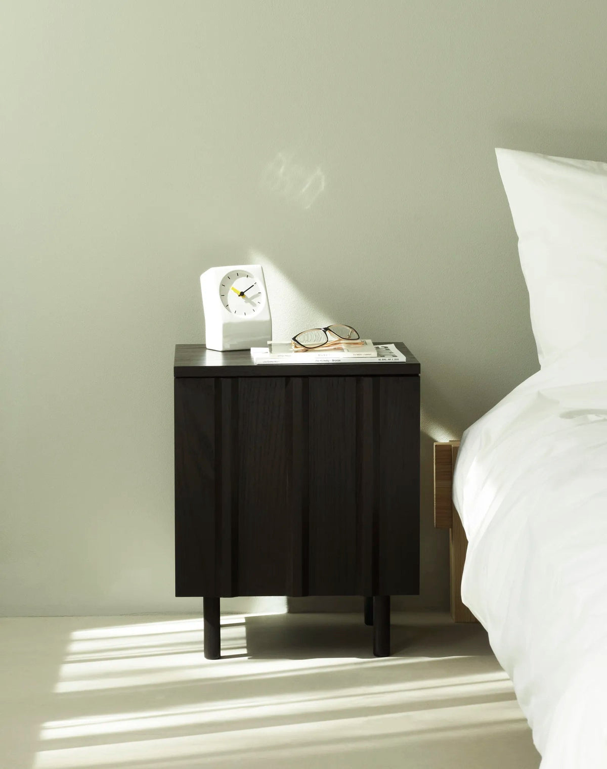 Table de nuit en chêne noir 42x40x52cm Rib - Normann Copenhagen - The Cool Republic