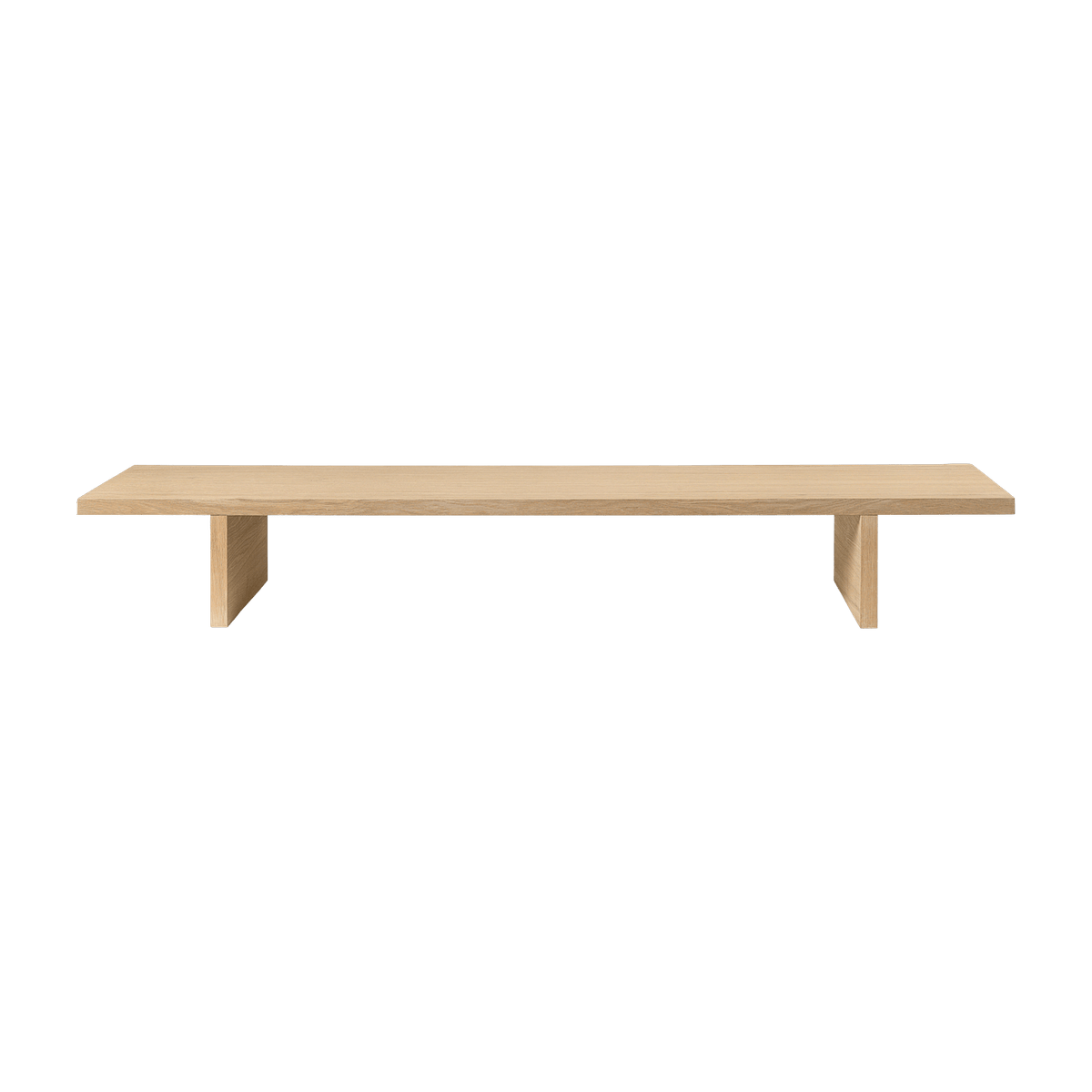 Table d’exposition en chêne 140 x 20 x 34 cm Kona - Ferm Living - The Cool Republic