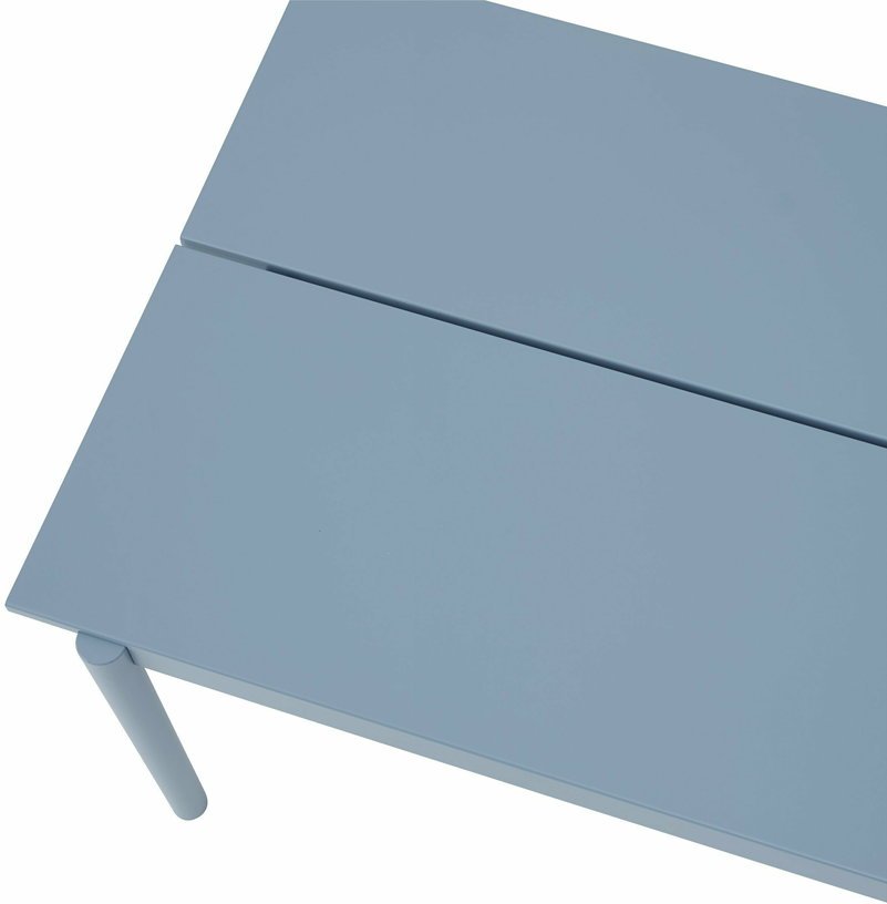 Table d'extérieur en acier bleu ciel 140 x 75 cm Linear - Muuto - The Cool Republic