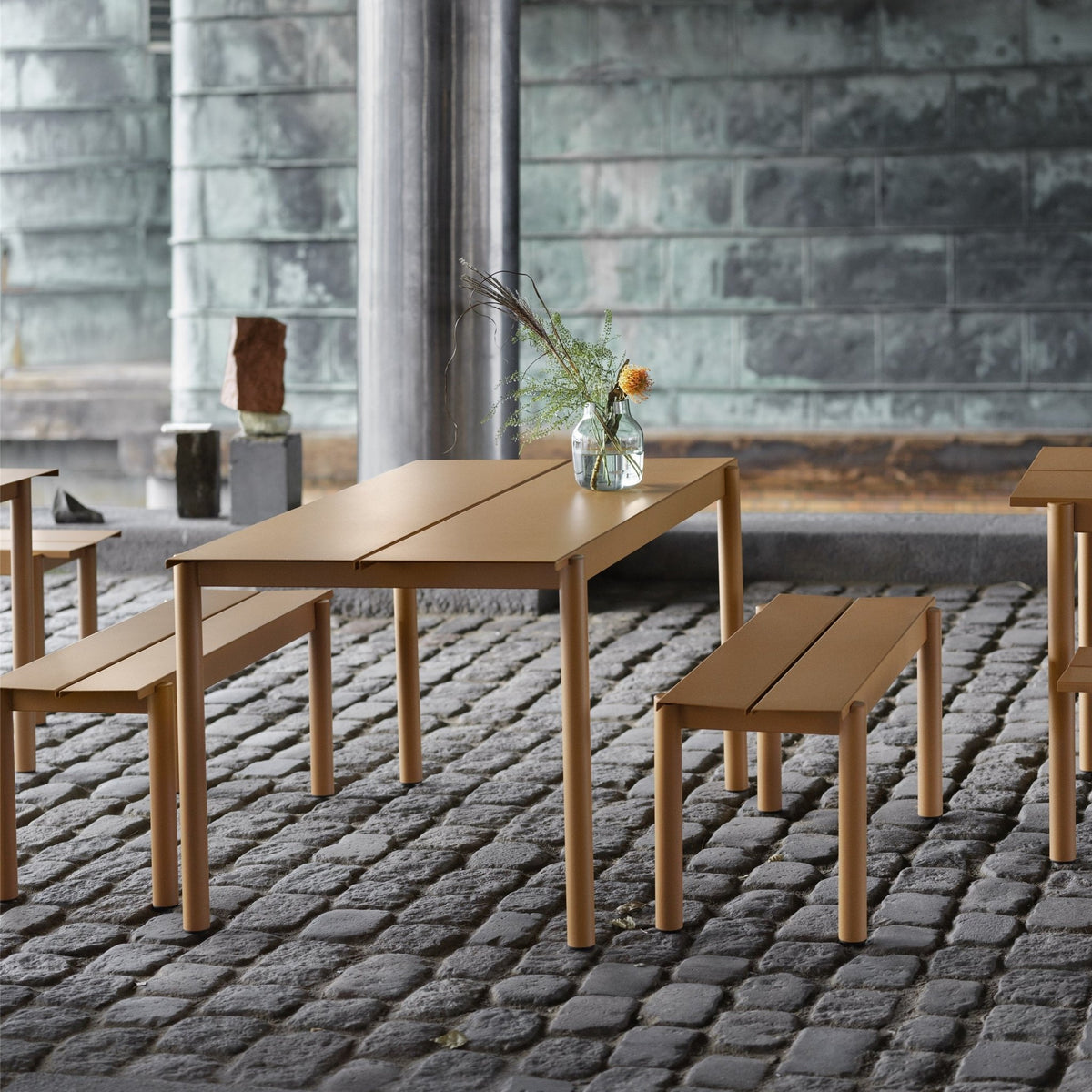 Table d'extérieur en acier orange 200 x 75 cm Linear - Muuto - The Cool Republic