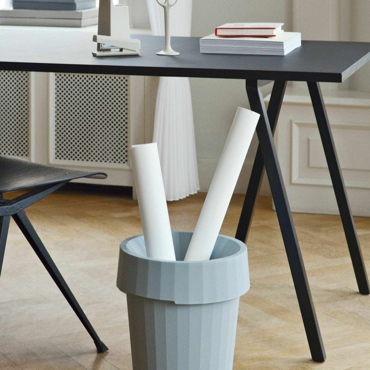 Table en acier blanche L160 cm Loop Stand - HAY - The Cool Republic