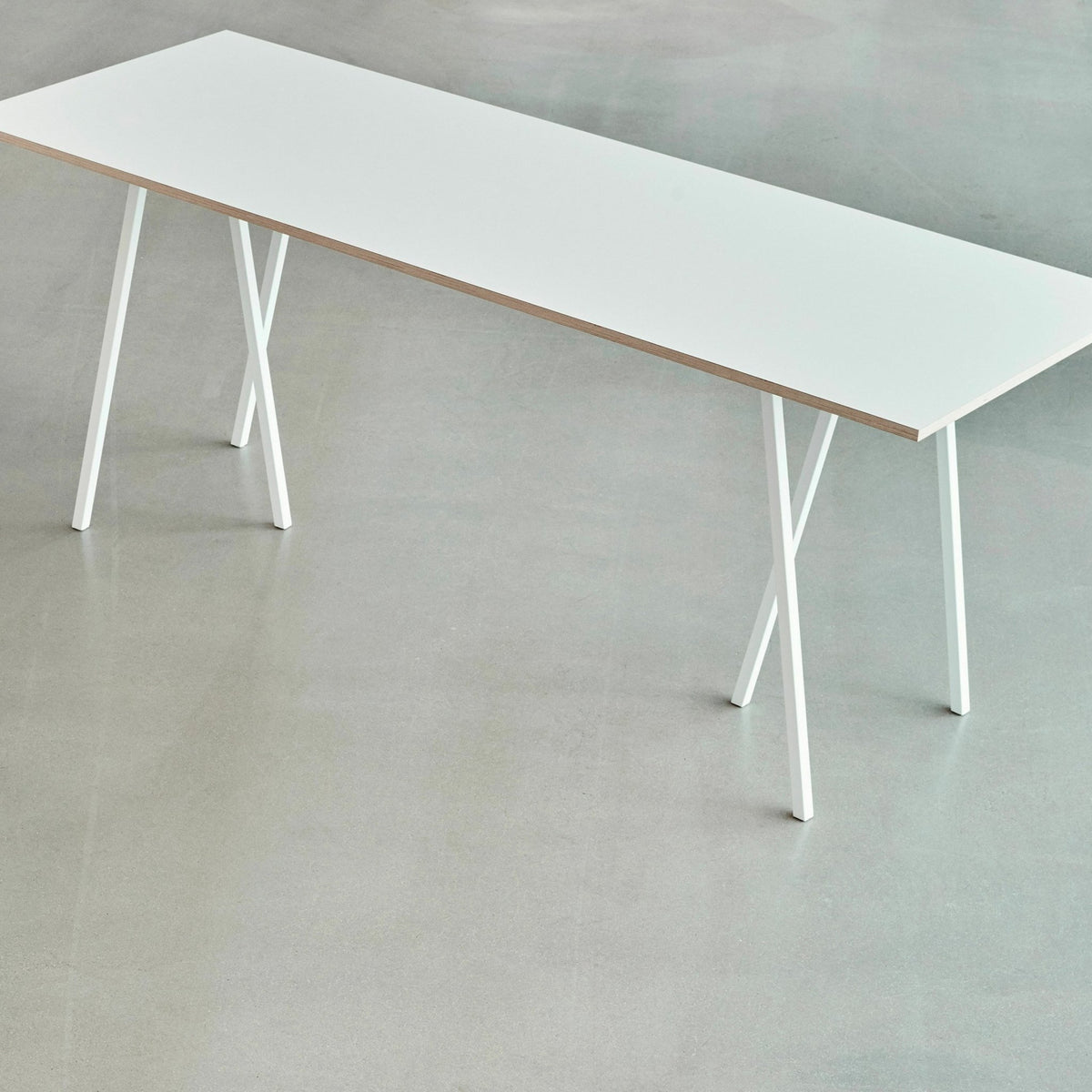 Table en acier blanche L160 cm Loop Stand - HAY - The Cool Republic