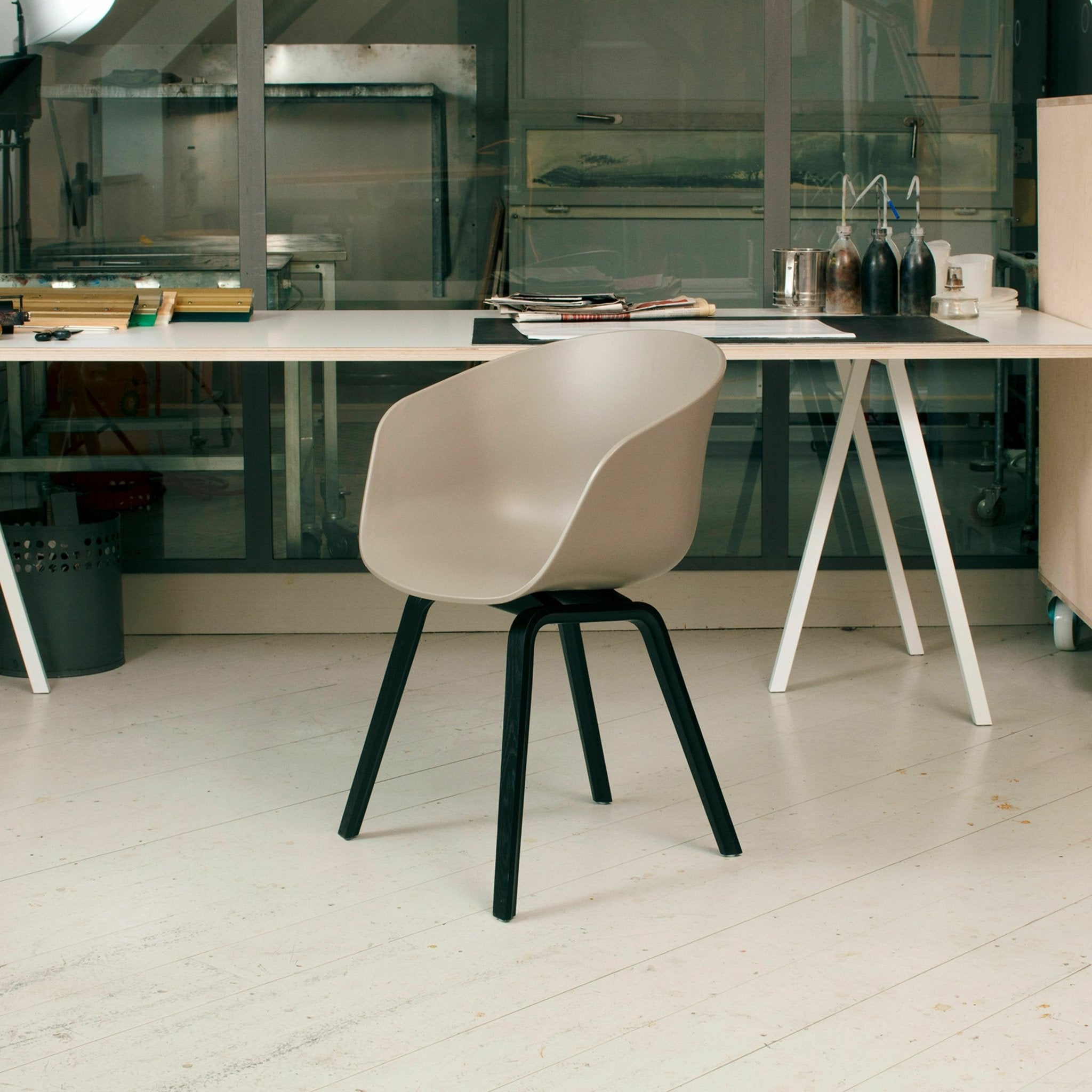 Table en acier blanche L200 cm Loop Stand - HAY - The Cool Republic