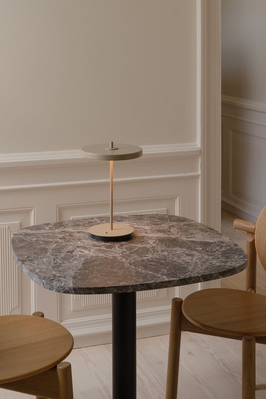 Table en acier noir et plateau en marbre cm Gather - Umage - The Cool Republic