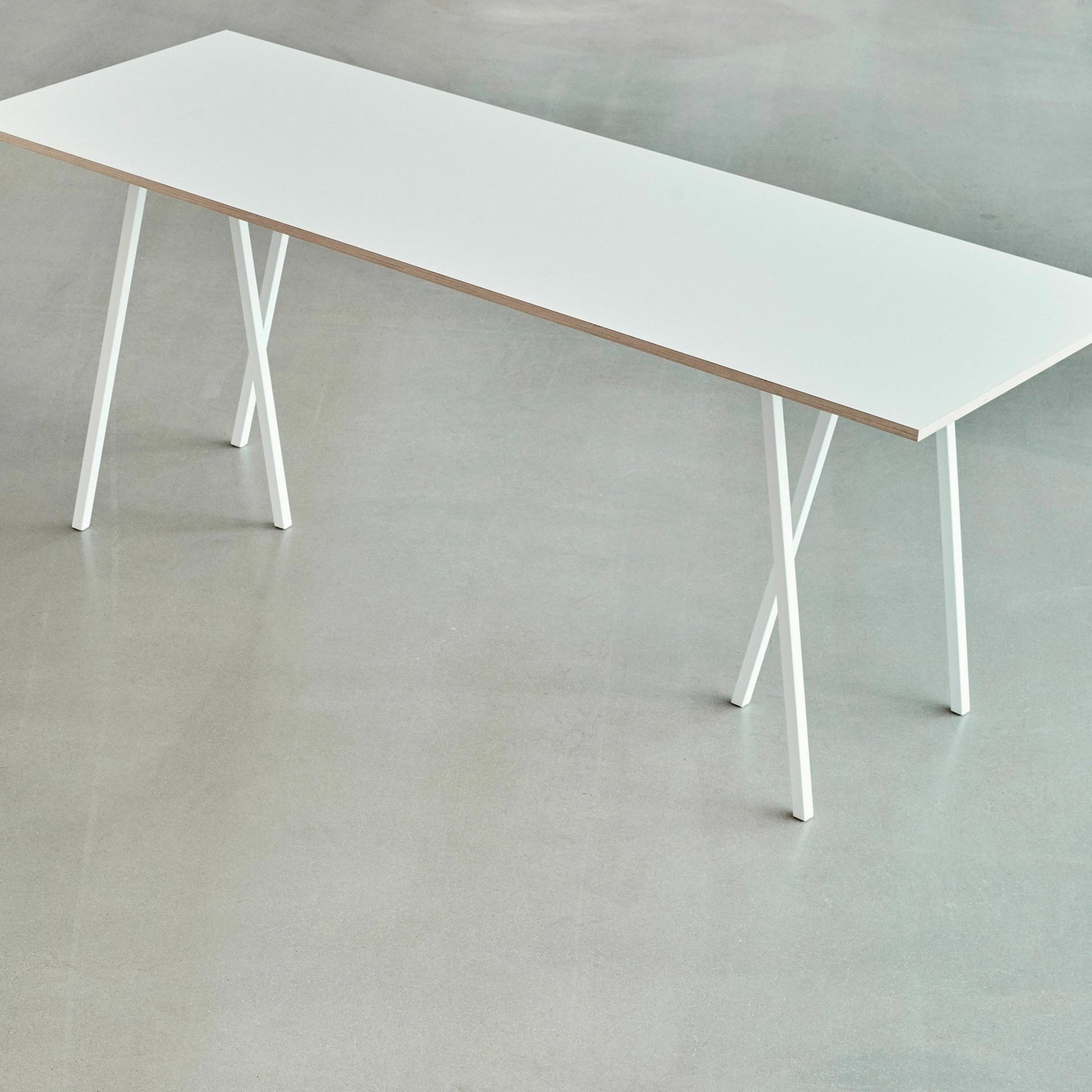 Table en acier noire L180 cm Loop Stand - HAY - The Cool Republic