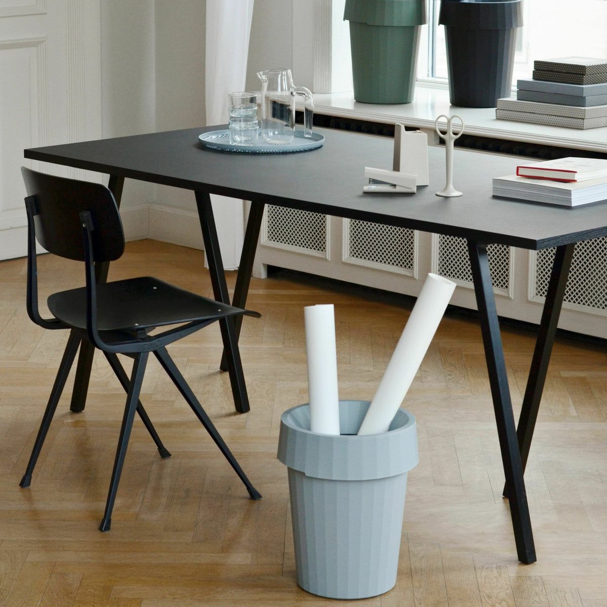 Table en acier noire L200 cm Loop Stand - HAY - The Cool Republic