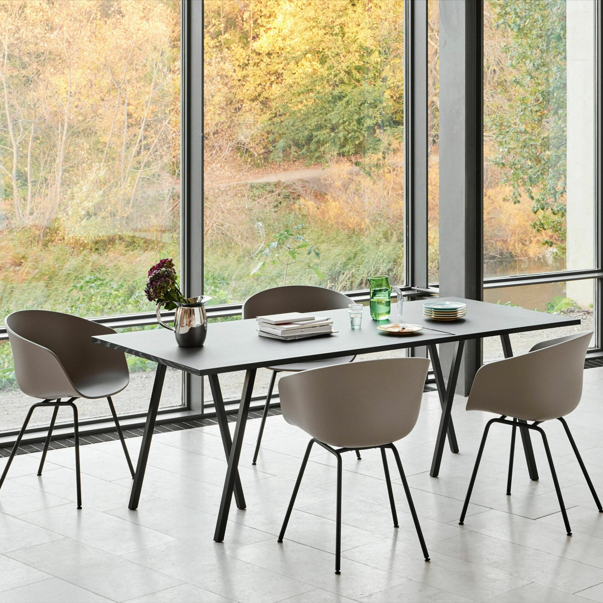 Table en acier noire L200 cm Loop Stand - HAY - The Cool Republic