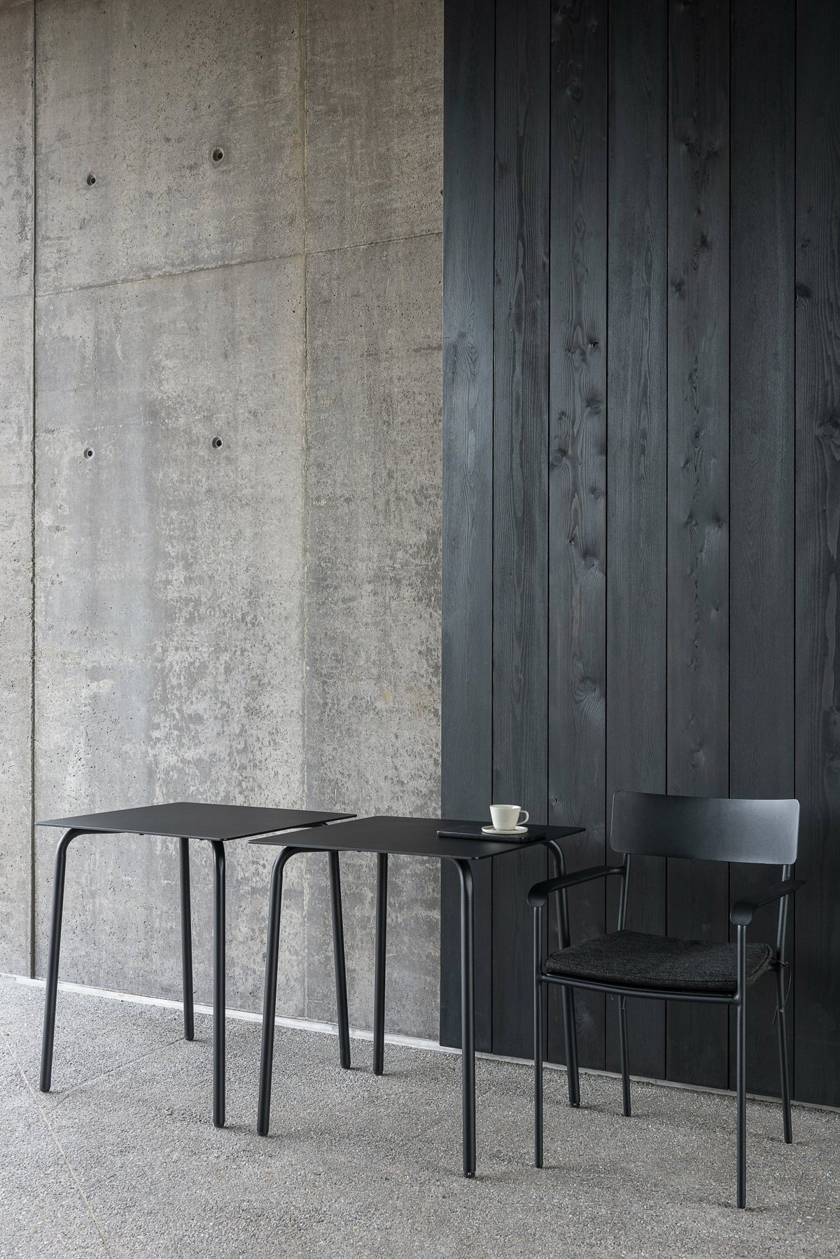 Table en aluminium noir 75 cm August - Serax - The Cool Republic