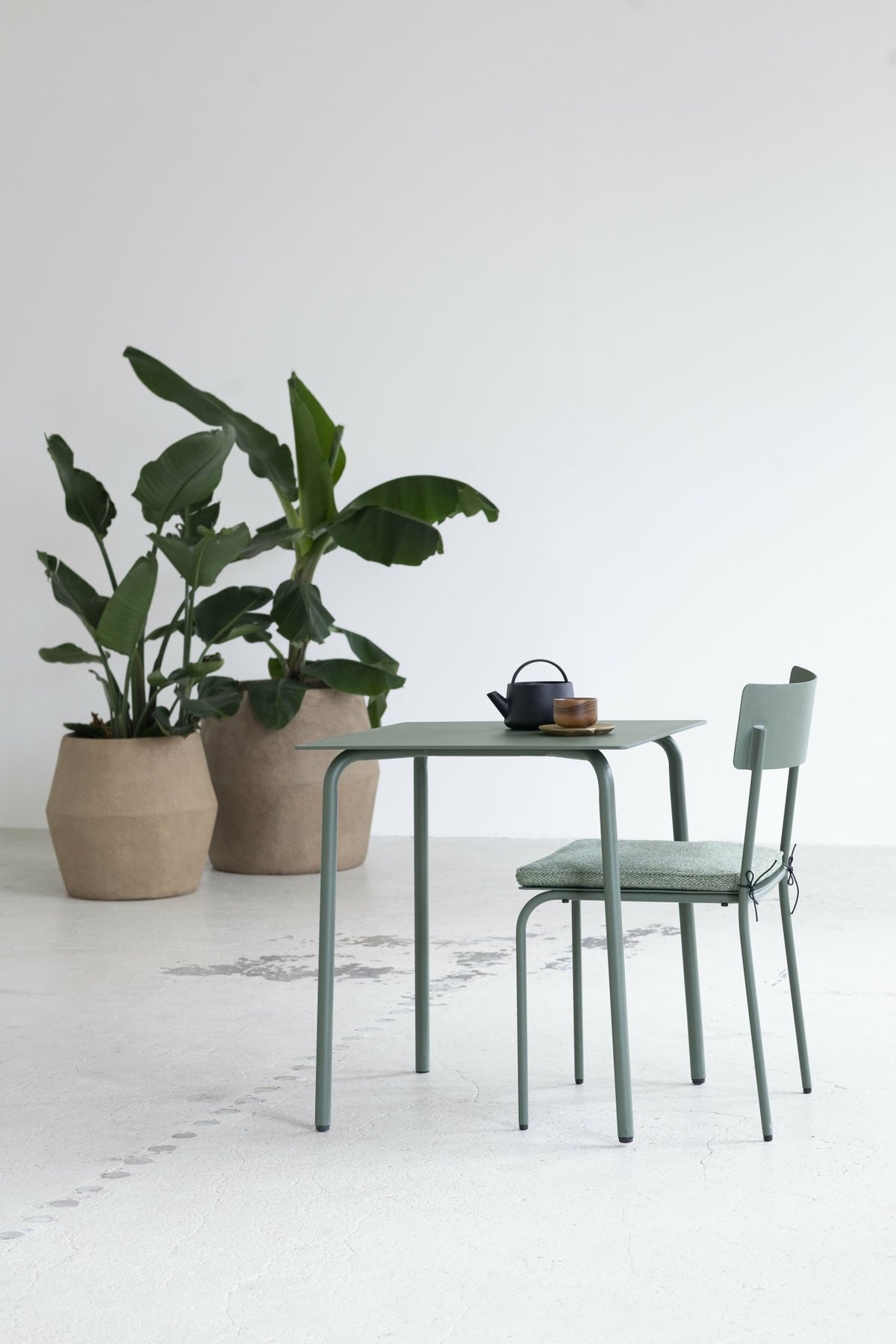 Table en aluminium vert 75 cm August - Serax - The Cool Republic
