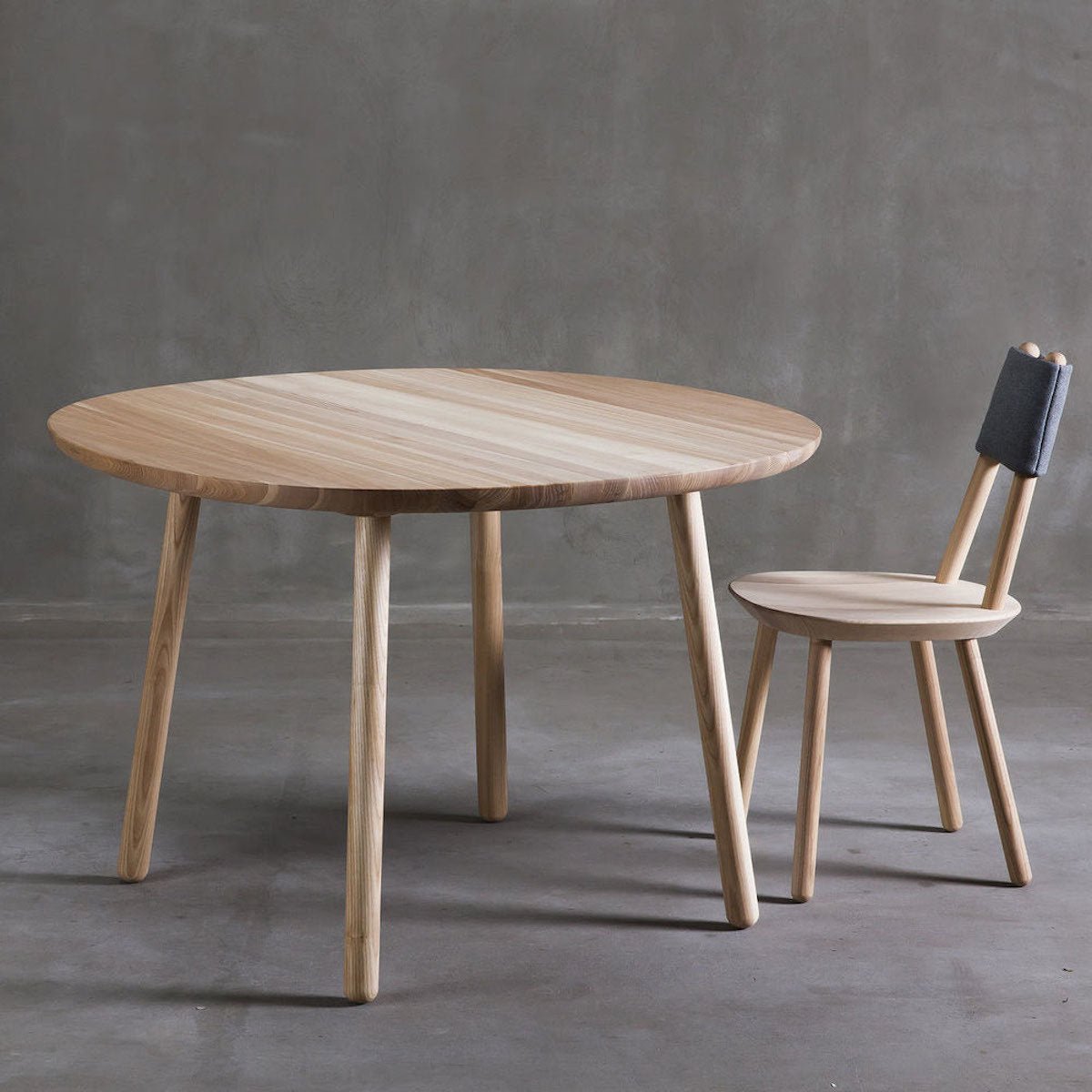 Table en bois naturel 90 cm Naïve - Emko - The Cool Republic