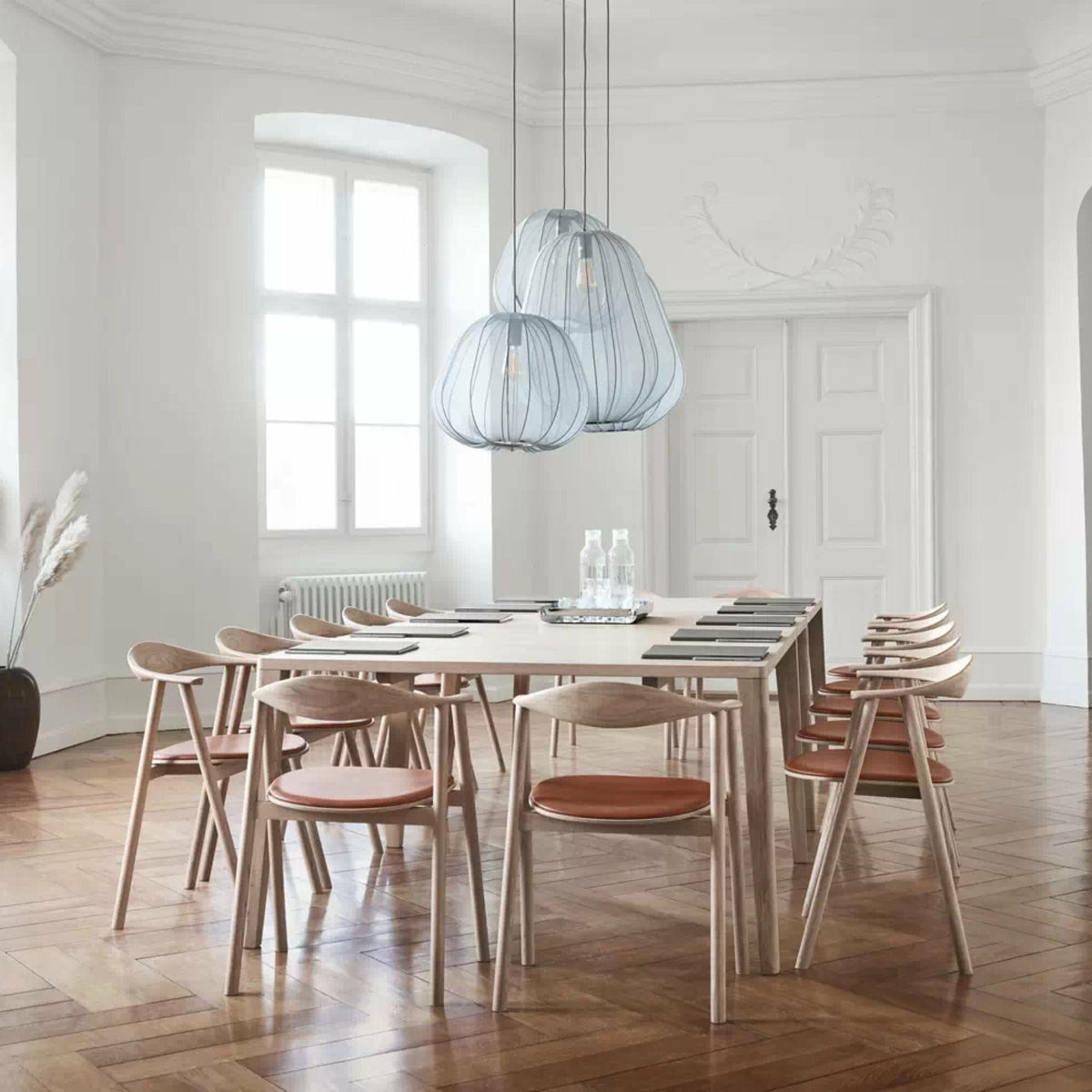 Table en carrée chêne massif huilé 130 x 130 cm Graceful - Bolia - The Cool Republic