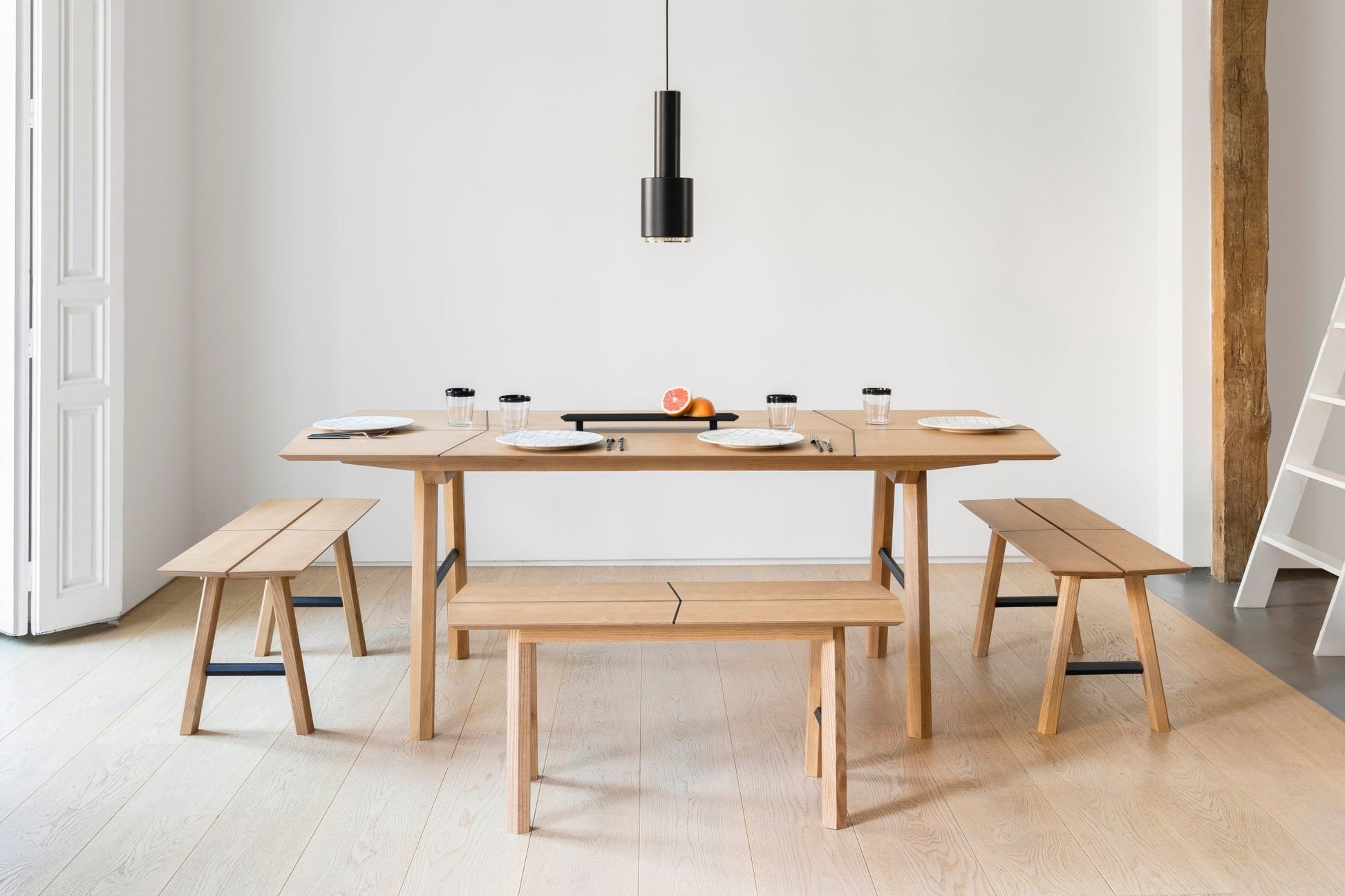 Table en chêne et pieds noirs SAVIA - Woodendot - The Cool Republic