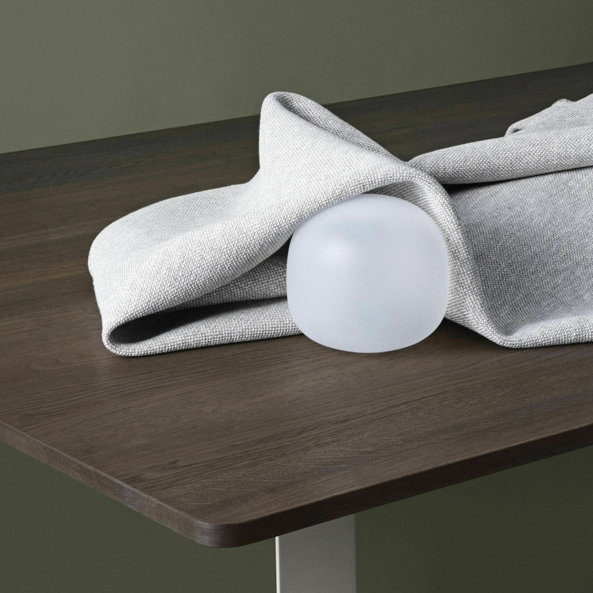 Table en chêne massif fumé et aluminium gris 255 x 108 cm 70/70 - Muuto - The Cool Republic