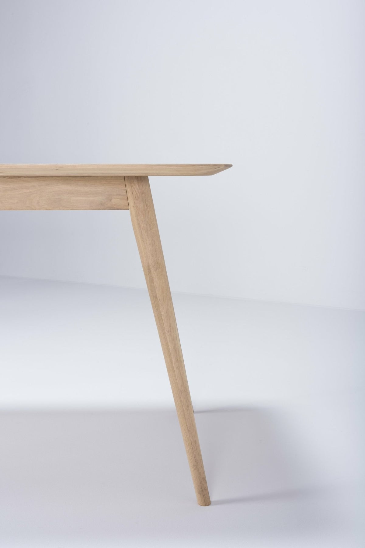 Solid oak table 90 x 140 cm Stafa - Gazzda - The Cool Republic
