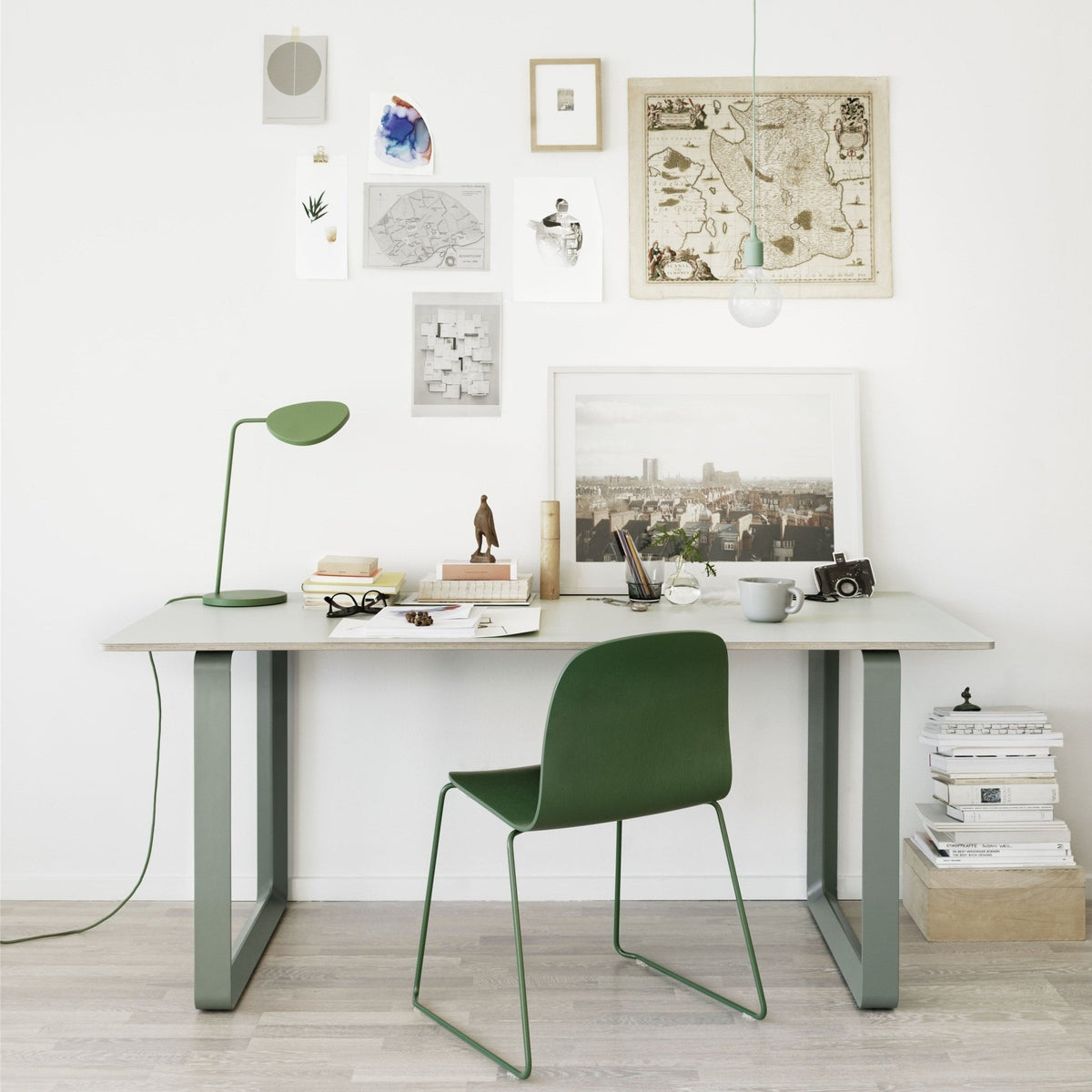 Table en chêne piétement blanc 170 cm 70-70 - Muuto - The Cool Republic