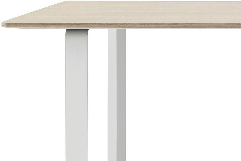 Table en chêne piétement blanc 170 cm 70 - 70 - Muuto - The Cool Republic
