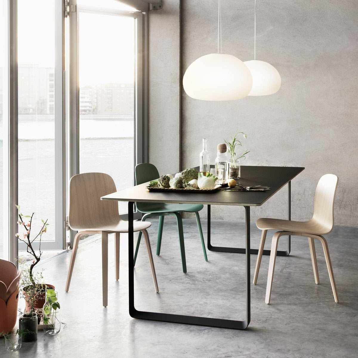 Table en chêne piétement blanc 225 cm 70-70 - Muuto - The Cool Republic